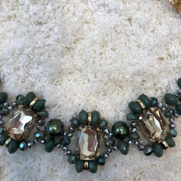 Gorgeous Green & Gold Jeweled Necklace - Picture 2 of 2